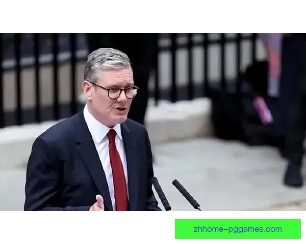 英国首相斯塔默公开表态力挺阿森纳球迷身份引发英国足坛热议